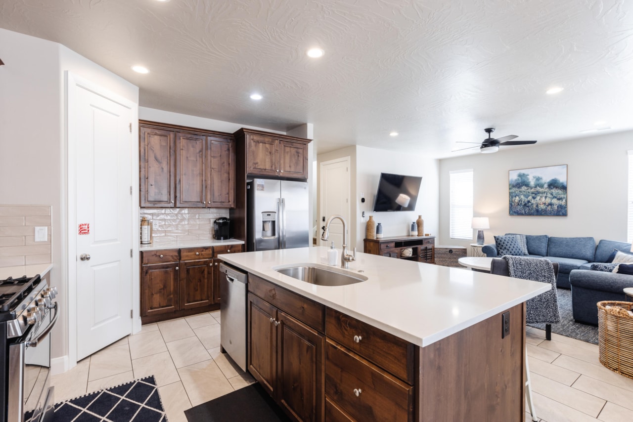 273 N Puerta DR Washington, UT 84780 home for sale, MLS#25-261390 - Erika Rogers Photo 5