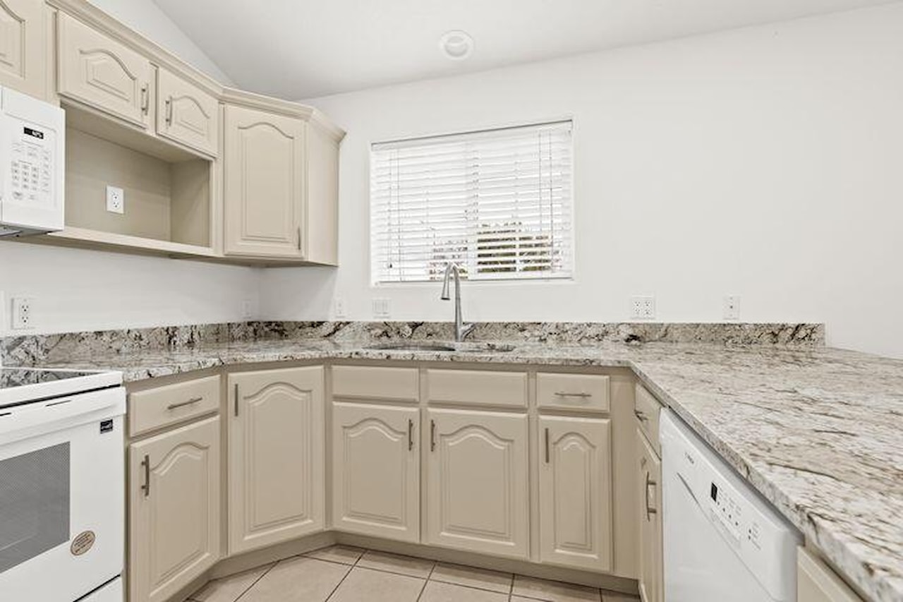 1305 E Riverside DR #1 St George, UT 84790 home for sale, MLS#25-258472 - Erika Rogers Photo 11