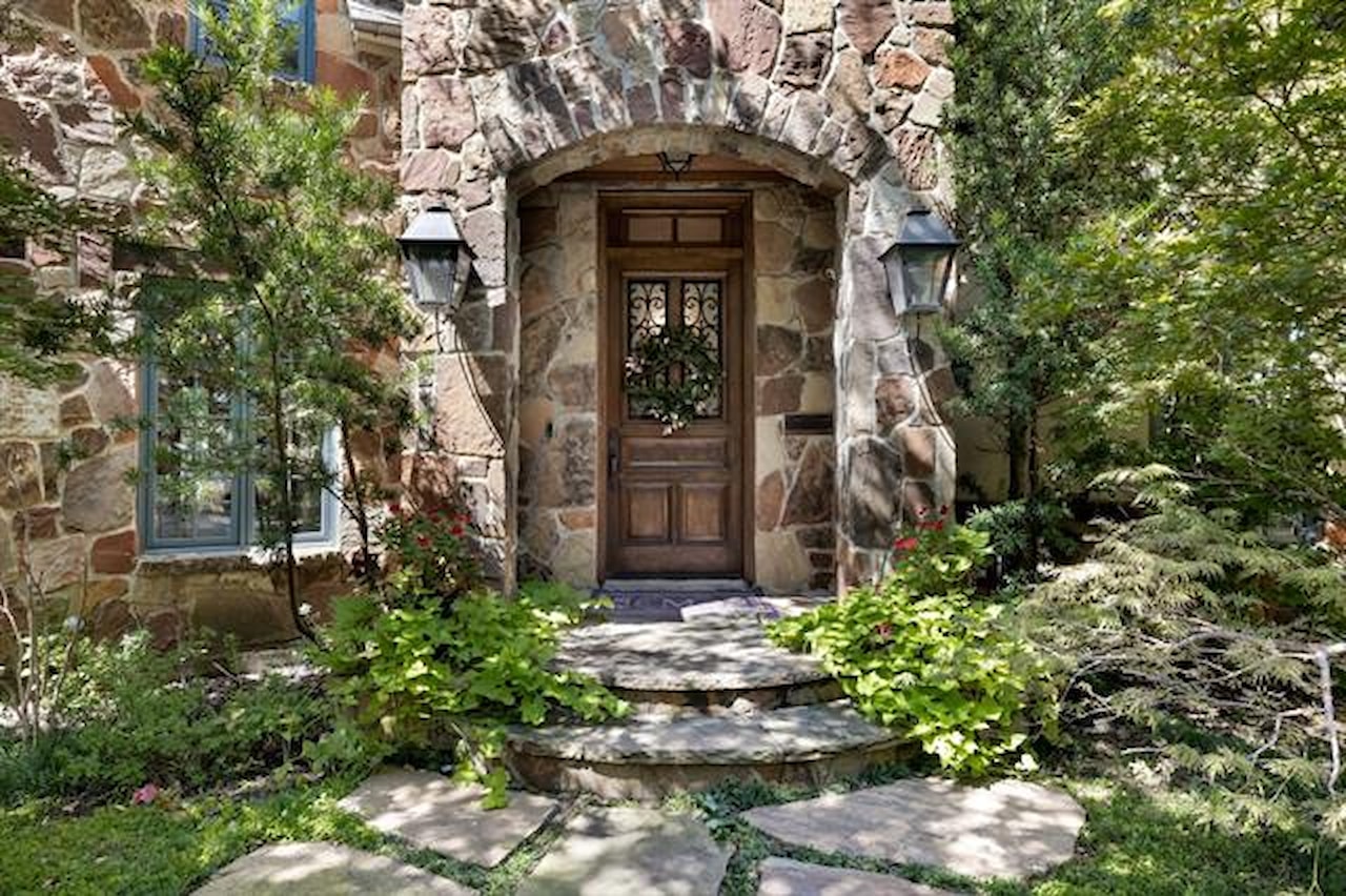 Greysq.com | Premier Real Estate Brokerage for Exceptional Properties Photo 3