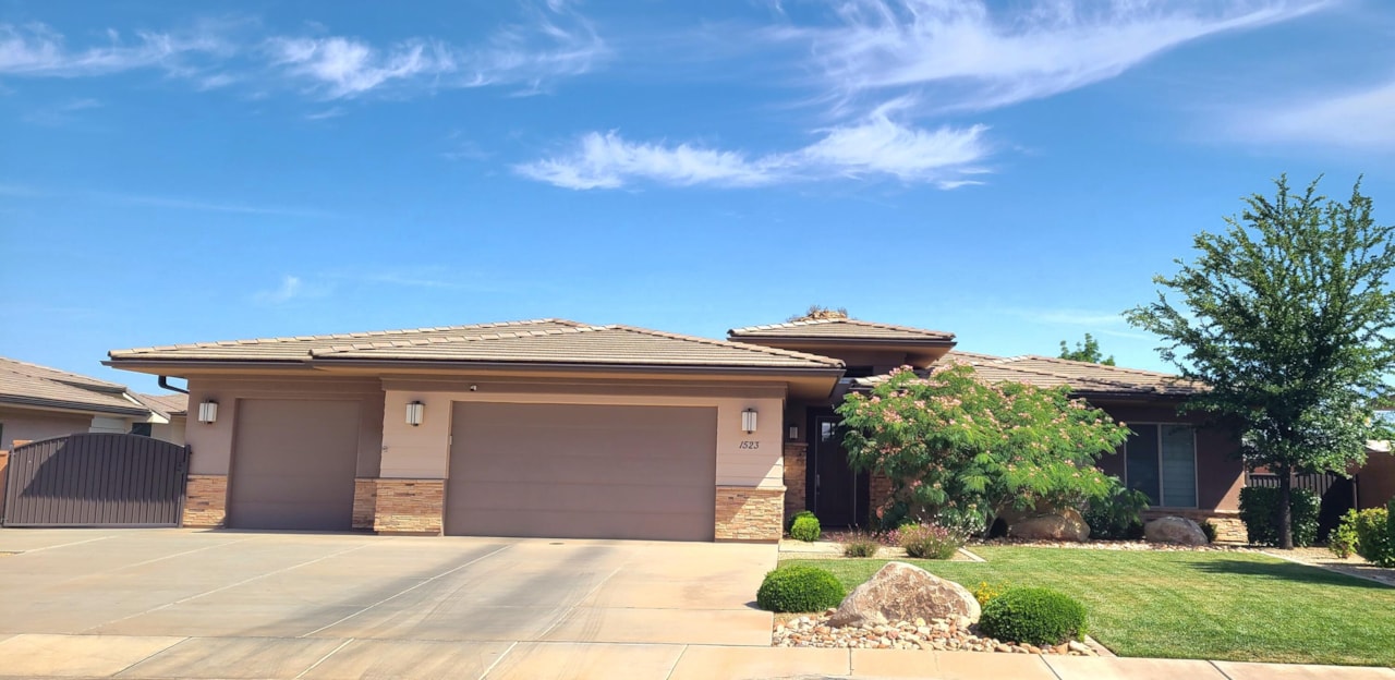 1523 E Talus Way St George, UT 84790 home for sale, MLS#25-261763 - Erika Rogers Photo 2