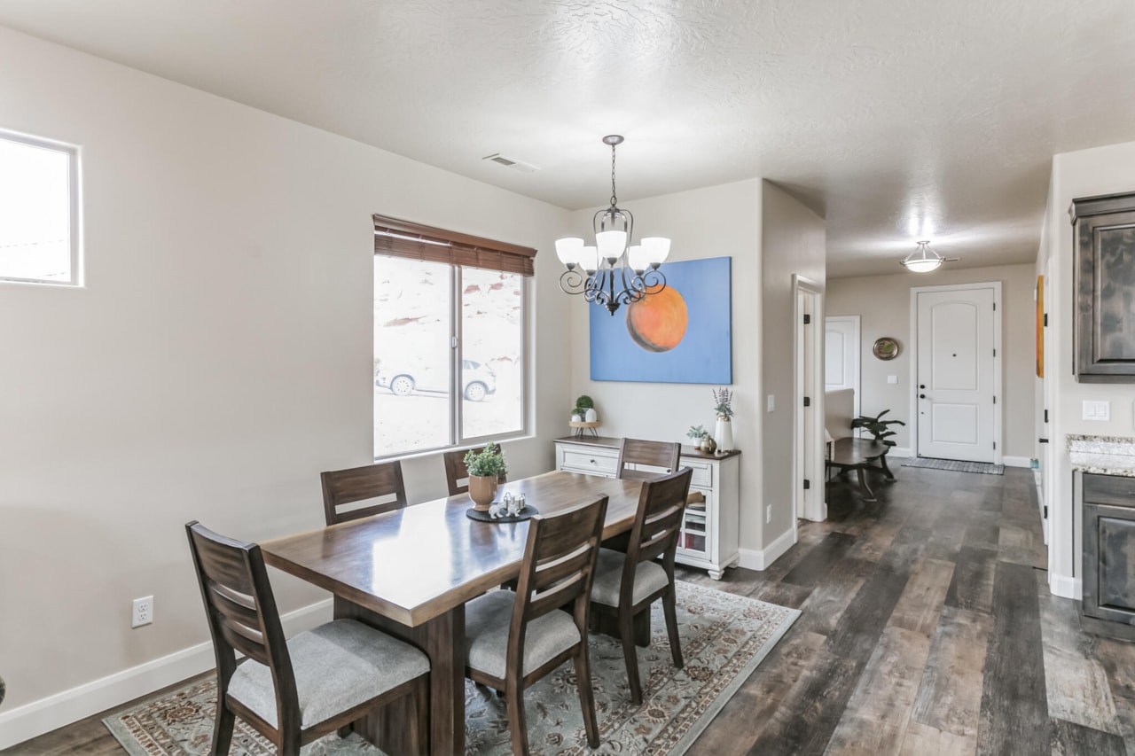 533 N Creek Ridge CIR Washington, UT 84780 home for sale, MLS#25-261722 - Erika Rogers Photo 4