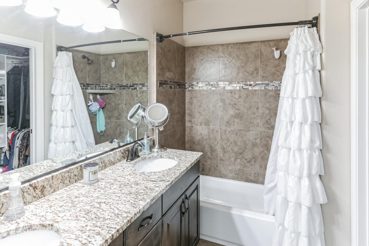 533 N Creek Ridge CIR Washington, UT 84780 home for sale, MLS#25-261722 - Erika Rogers Photo 10