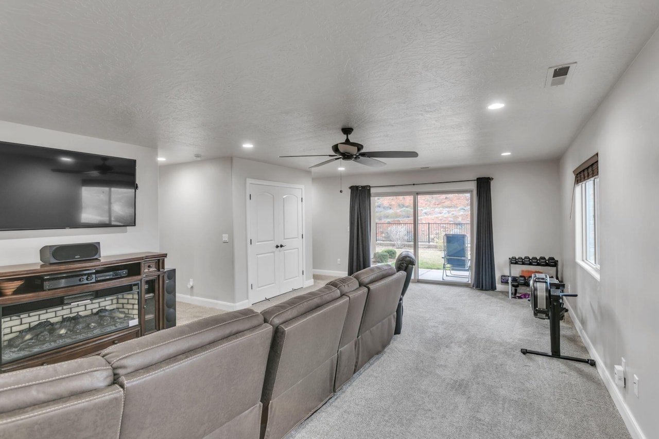 533 N Creek Ridge CIR Washington, UT 84780 home for sale, MLS#25-261722 - Erika Rogers Photo 14