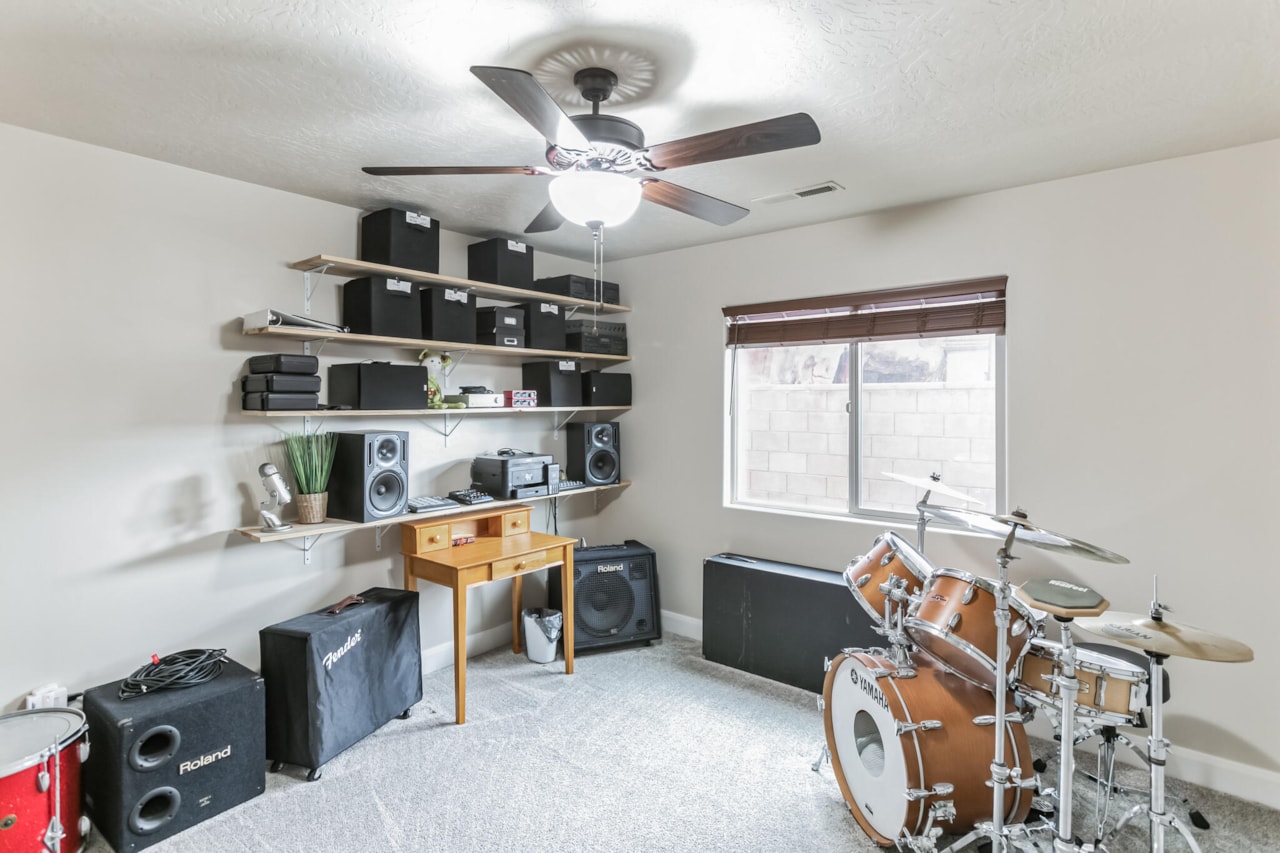 533 N Creek Ridge CIR Washington, UT 84780 home for sale, MLS#25-261722 - Erika Rogers Photo 18