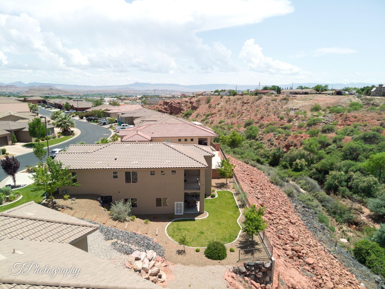 533 N Creek Ridge CIR Washington, UT 84780 home for sale, MLS#25-261722 - Erika Rogers Photo 2