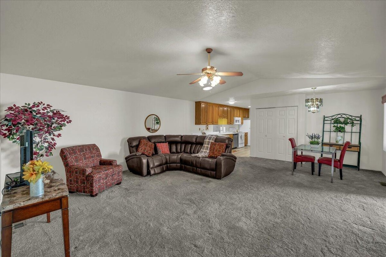 1331 N Dixie Downs RD #56 St George, UT 84770 home for sale, MLS#25-262015 - Erika Rogers Photo 4