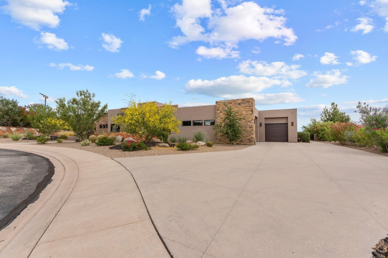 5120 Silver Cloud DR St George, UT 84770 home for sale, MLS#25-262219 - Erika Rogers Photo 10
