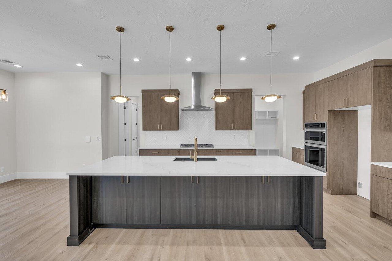 21 W Elinor LN Washington, UT 84780 home for sale, MLS#25-262394 - Erika Rogers Photo 7