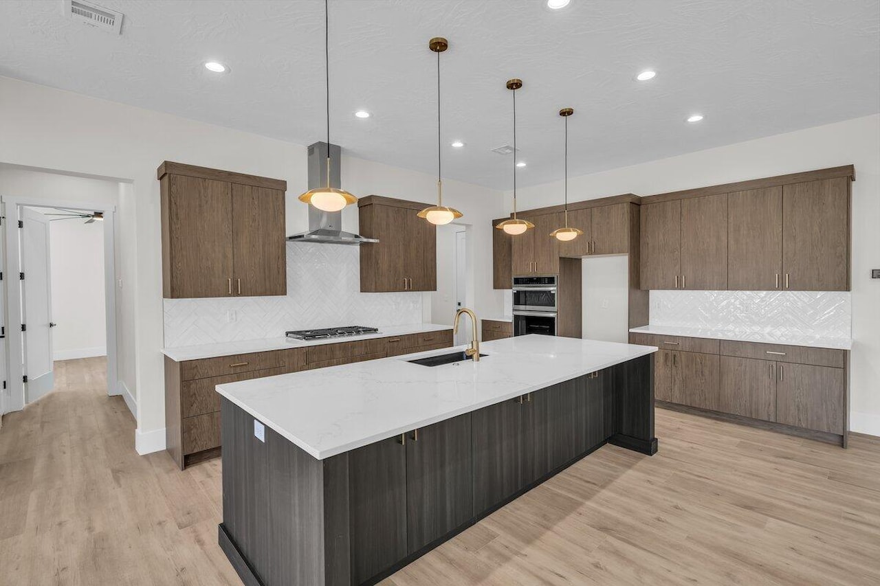 21 W Elinor LN Washington, UT 84780 home for sale, MLS#25-262394 - Erika Rogers Photo 9