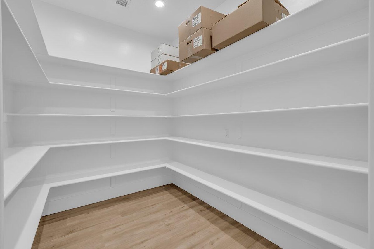 21 W Elinor LN Washington, UT 84780 home for sale, MLS#25-262394 - Erika Rogers Photo 11