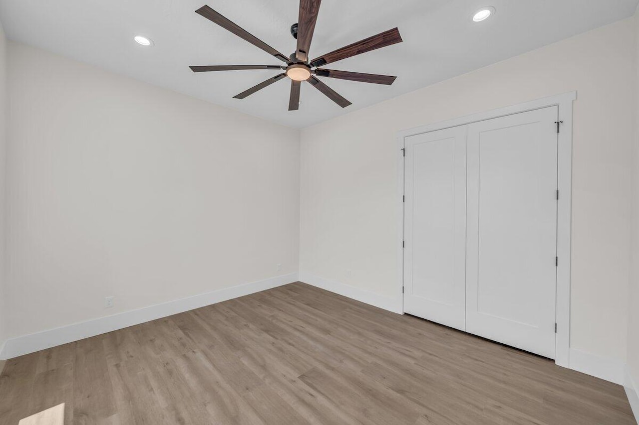 21 W Elinor LN Washington, UT 84780 home for sale, MLS#25-262394 - Erika Rogers Photo 24