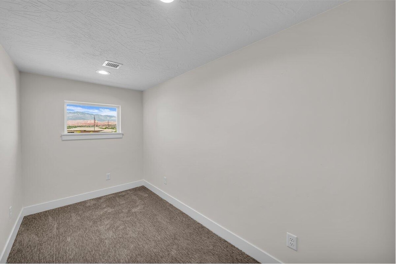 21 W Elinor LN Washington, UT 84780 home for sale, MLS#25-262394 - Erika Rogers Photo 29