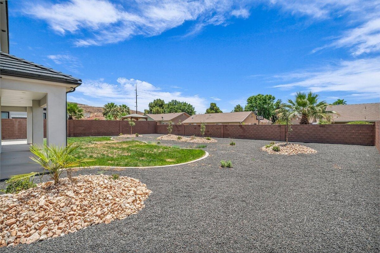 21 W Elinor LN Washington, UT 84780 home for sale, MLS#25-262394 - Erika Rogers Photo 47