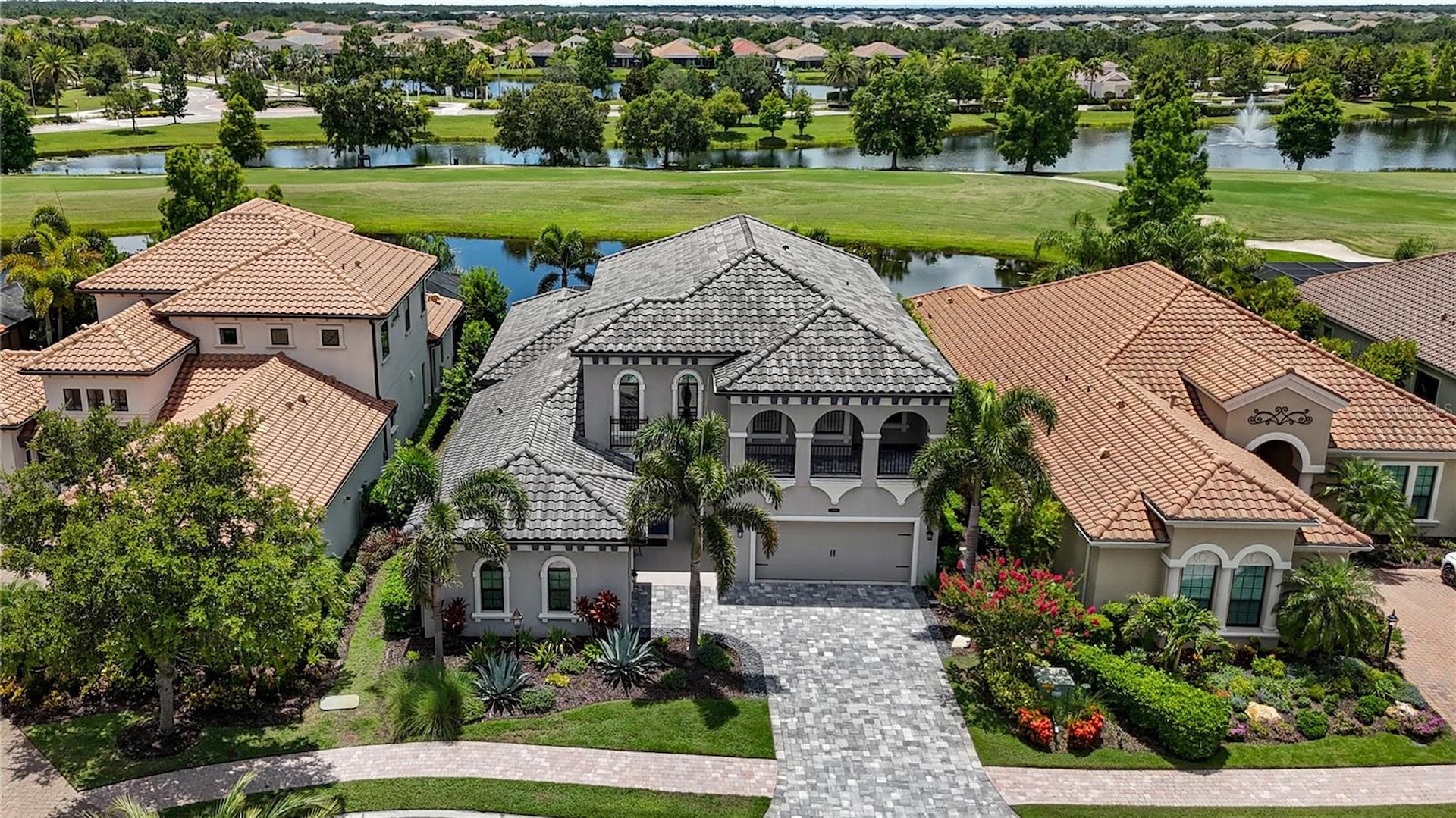 y♡  New color for the 2024 Yamaha YZF-R3! Teal is my favorite