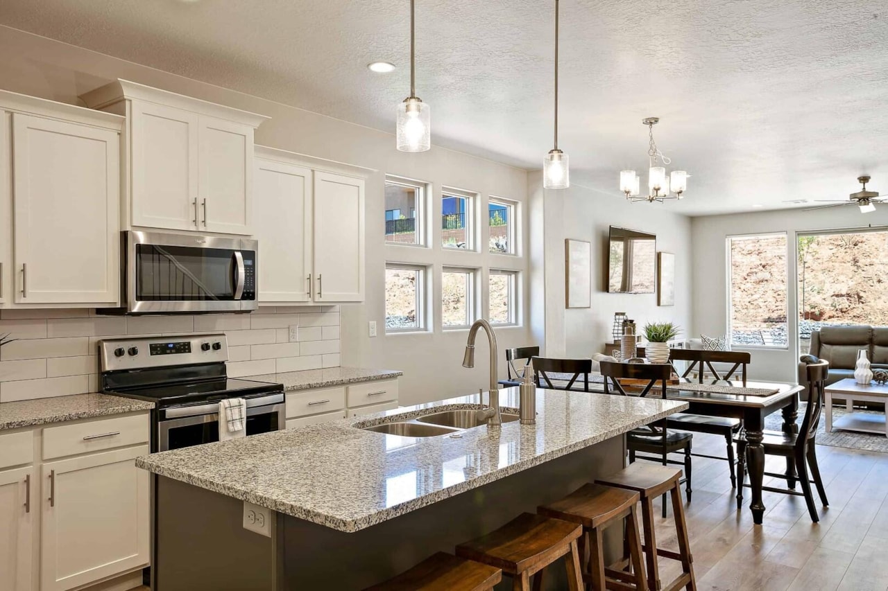 4872 Winged Foot DR St George, UT 84770 home for sale, MLS#25-261825 - Erika Rogers Photo 6