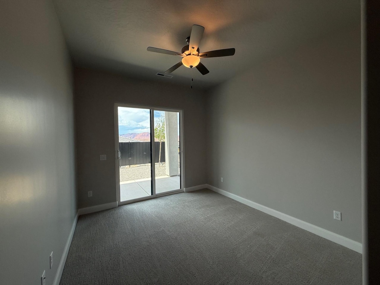 490 S Appian Way St George, UT 84770 home for sale, MLS#25-259974 - Erika Rogers Photo 14