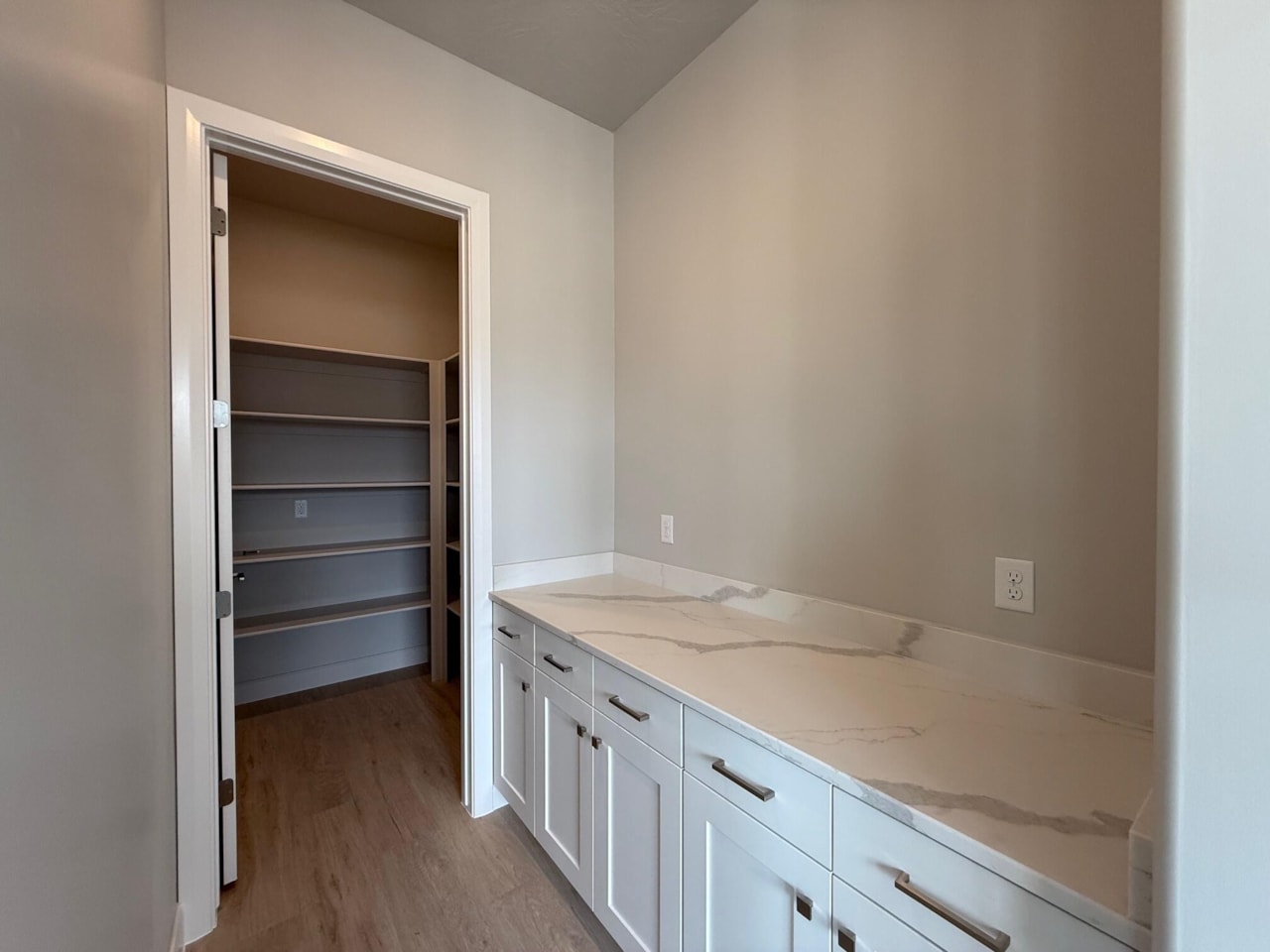 490 S Appian Way St George, UT 84770 home for sale, MLS#25-259974 - Erika Rogers Photo 23