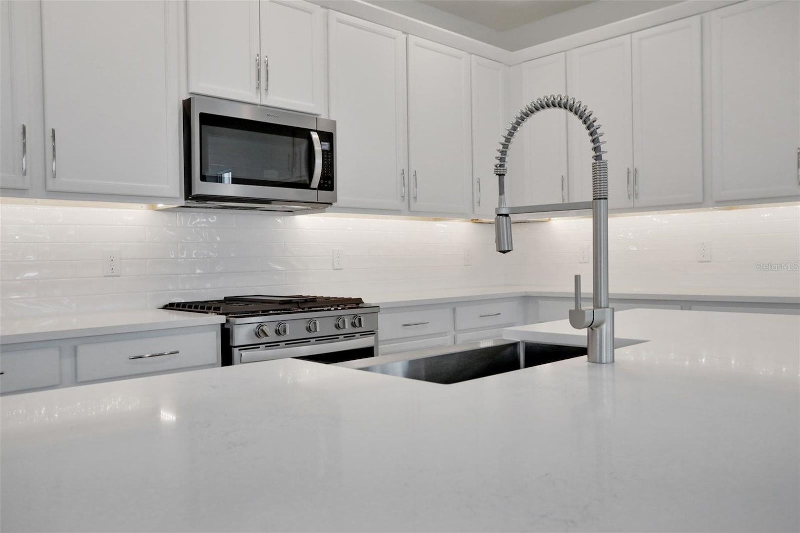 141 Thorne Ln Sarasota, FL 34240 MLS G5098942