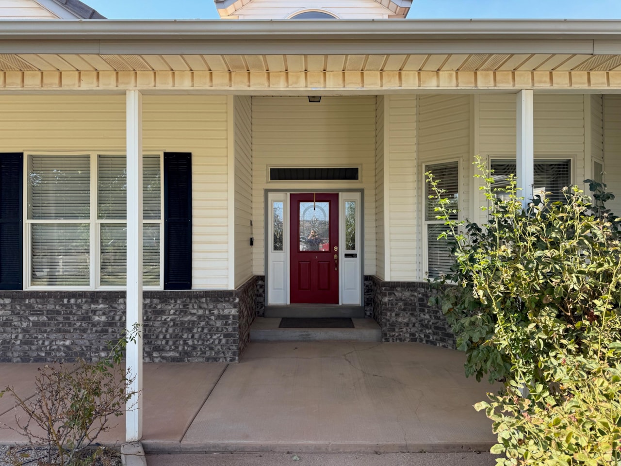 3375 E 2170  S St George, UT 84790 home for sale, MLS#25-262821 - Erika Rogers Photo 2