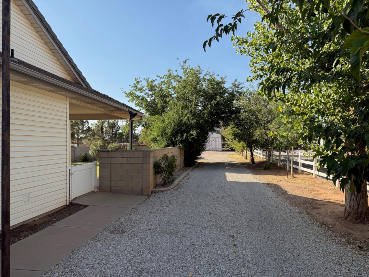 3375 E 2170  S St George, UT 84790 home for sale, MLS#25-262821 - Erika Rogers Photo 36