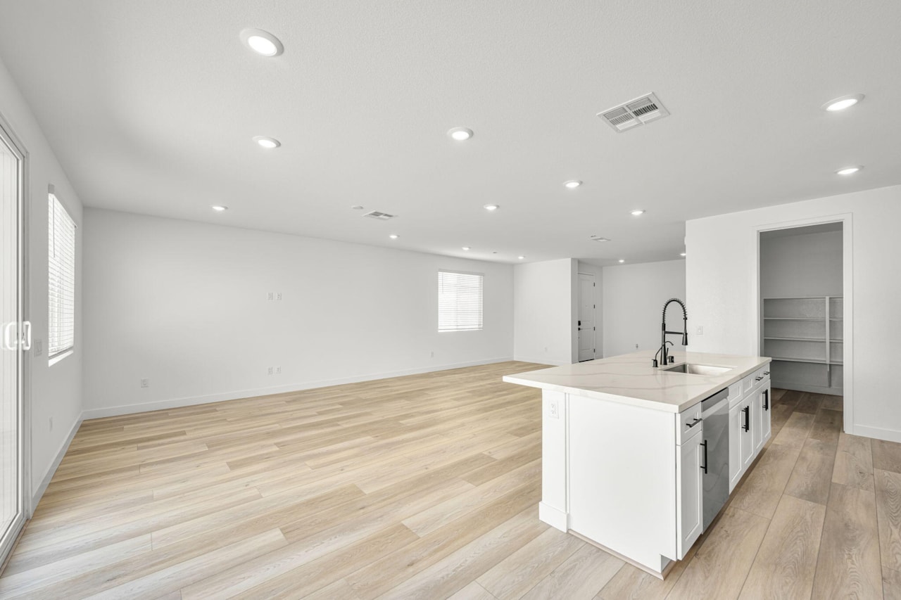 546 S Cecita Way St George, UT 84770 home for sale, MLS#25-260853 - Erika Rogers Photo 9