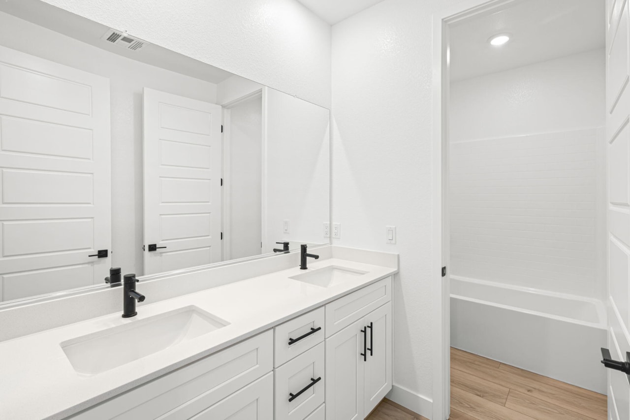 546 S Cecita Way St George, UT 84770 home for sale, MLS#25-260853 - Erika Rogers Photo 17