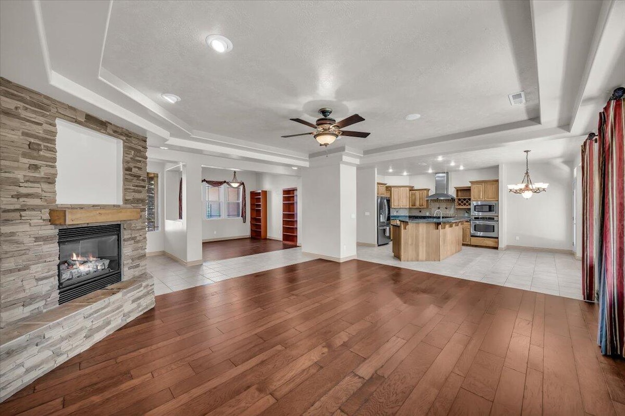 1319 W Red Butte DR Washington, UT 84780 home for sale, MLS#25-262937 - Erika Rogers Photo 3