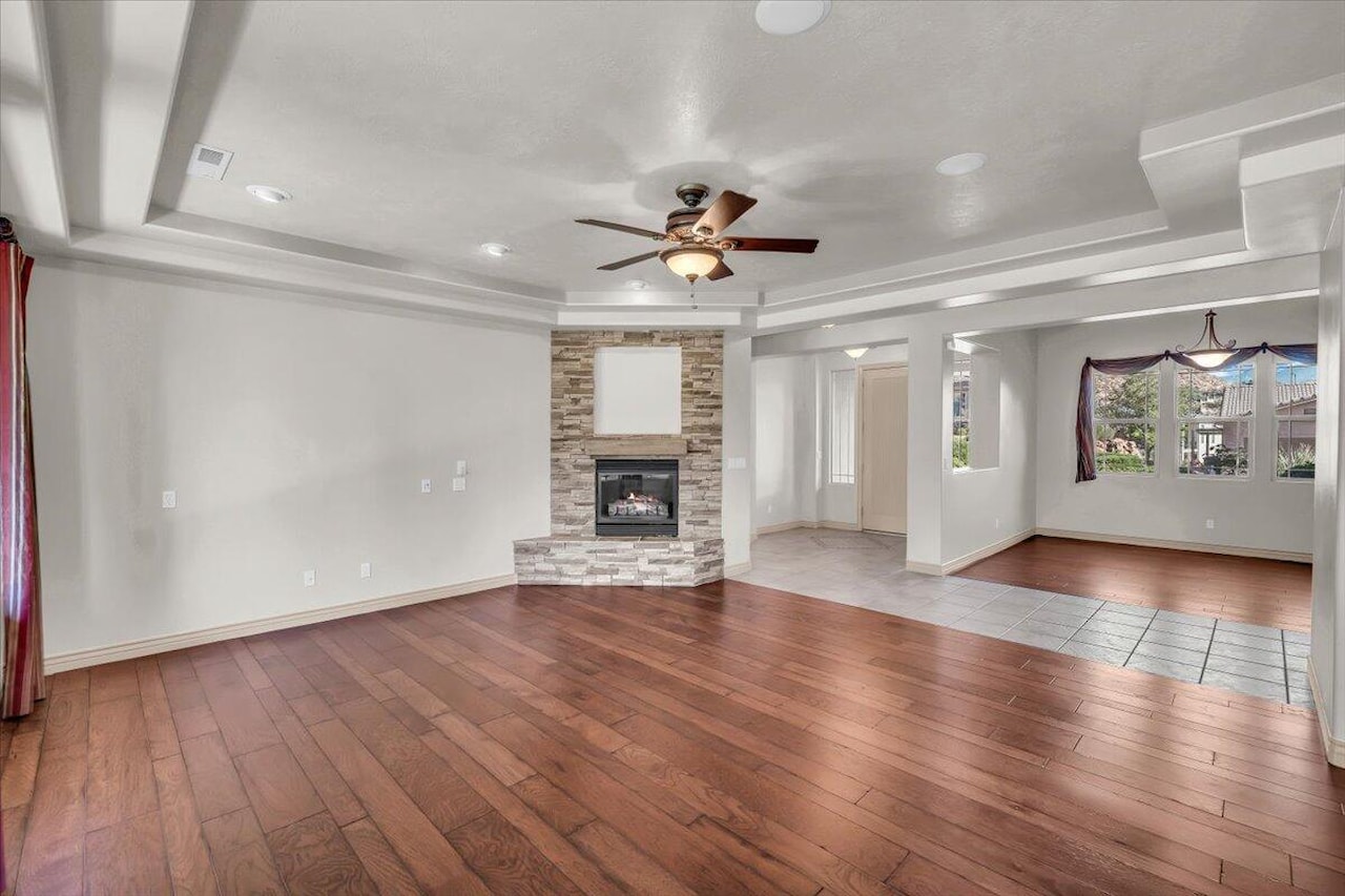 1319 W Red Butte DR Washington, UT 84780 home for sale, MLS#25-262937 - Erika Rogers Photo 4