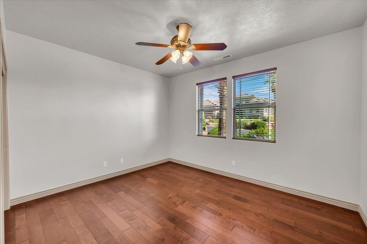 1319 W Red Butte DR Washington, UT 84780 home for sale, MLS#25-262937 - Erika Rogers Photo 6