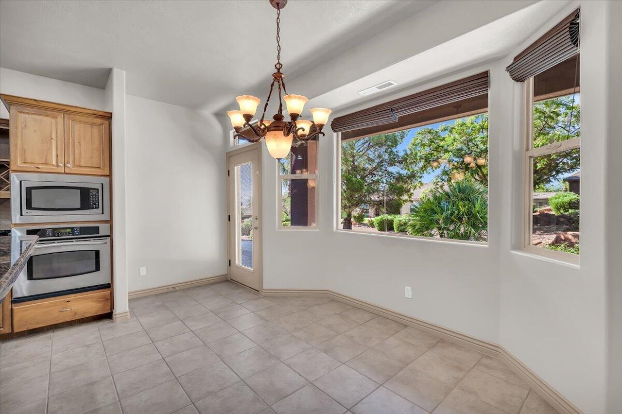 1319 W Red Butte DR Washington, UT 84780 home for sale, MLS#25-262937 - Erika Rogers Photo 7