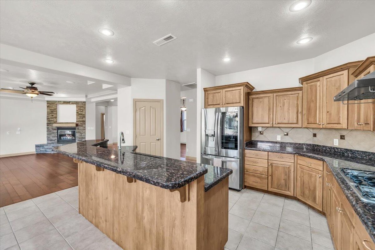 1319 W Red Butte DR Washington, UT 84780 home for sale, MLS#25-262937 - Erika Rogers Photo 9