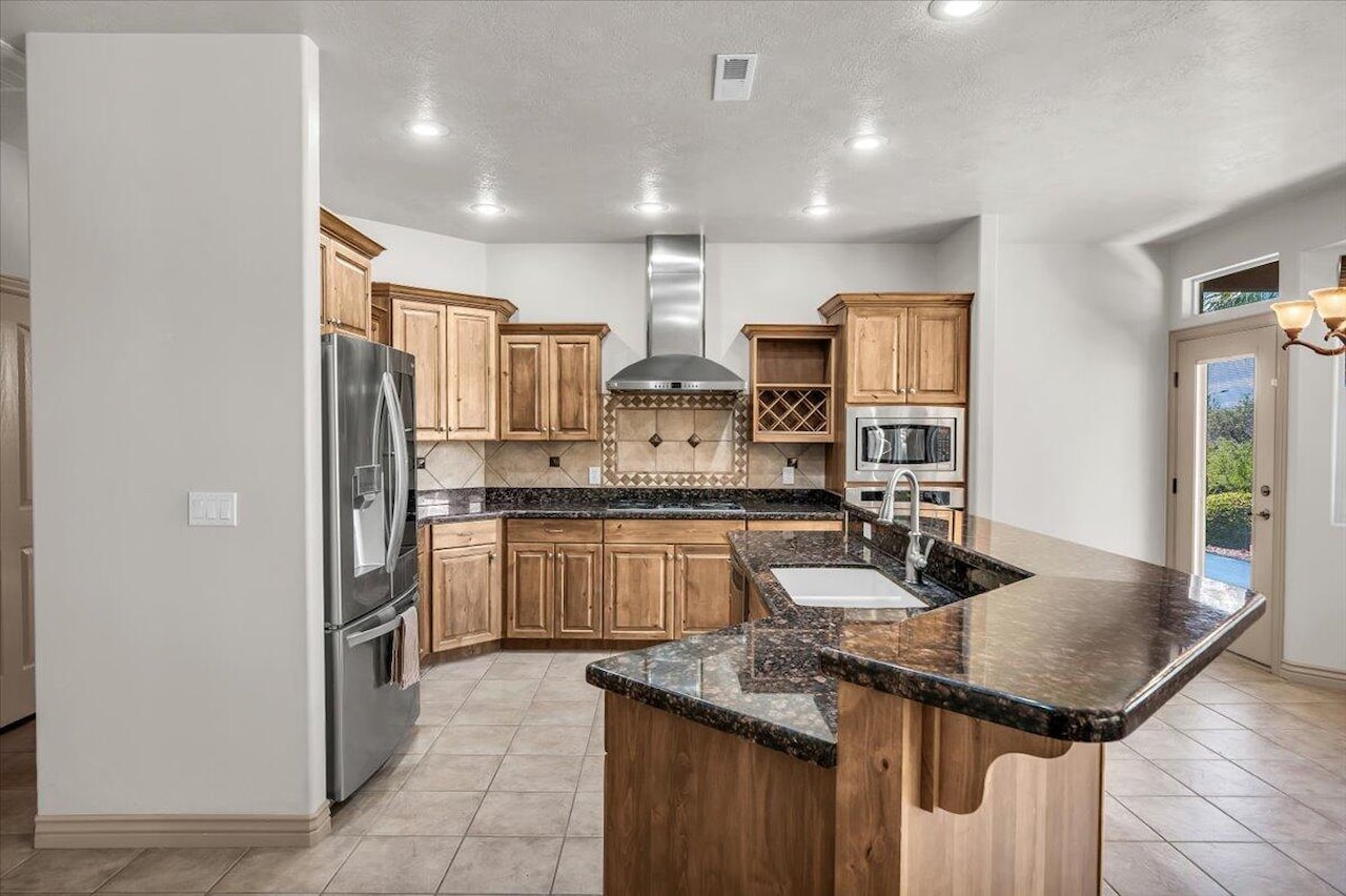 1319 W Red Butte DR Washington, UT 84780 home for sale, MLS#25-262937 - Erika Rogers Photo 10