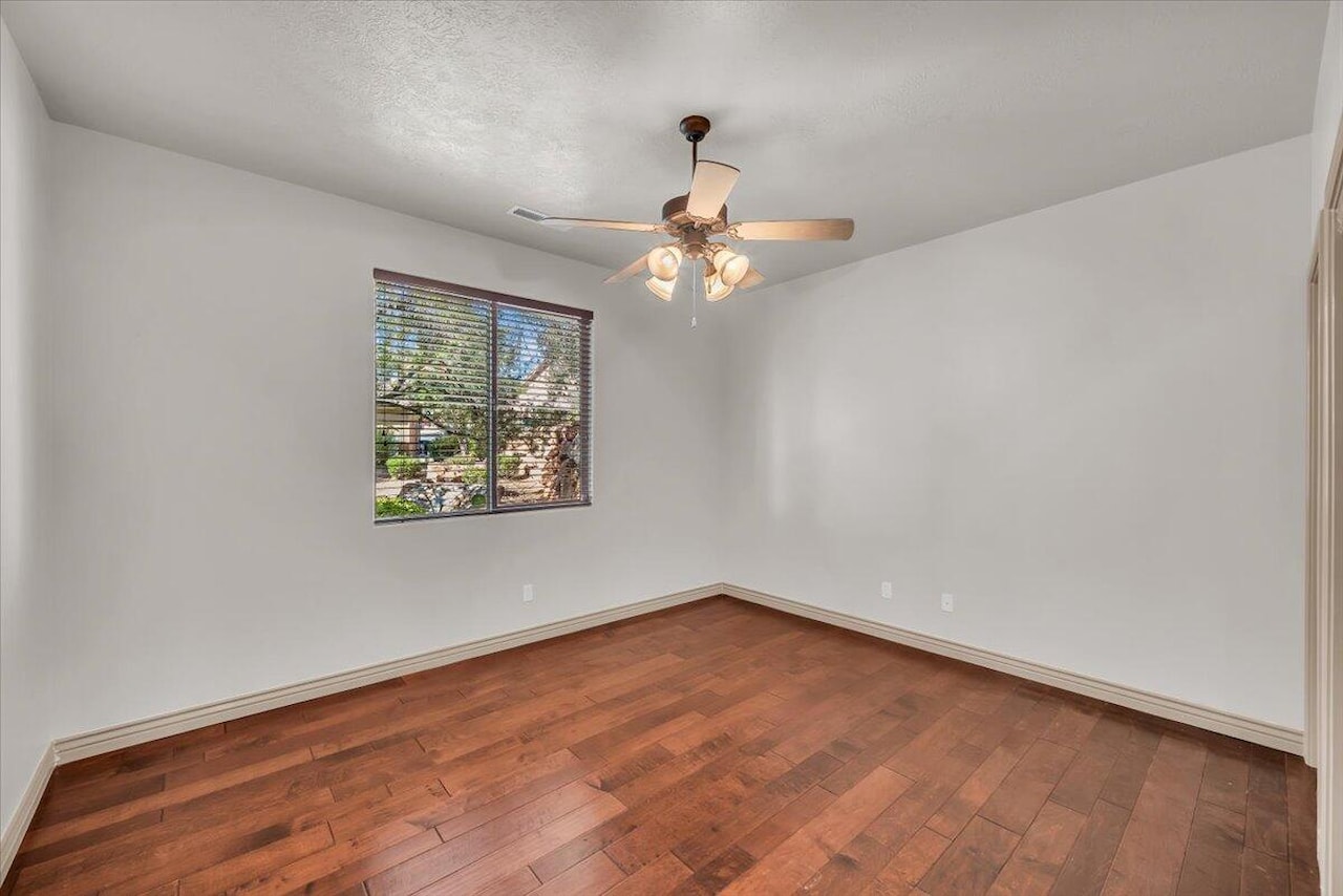 1319 W Red Butte DR Washington, UT 84780 home for sale, MLS#25-262937 - Erika Rogers Photo 14