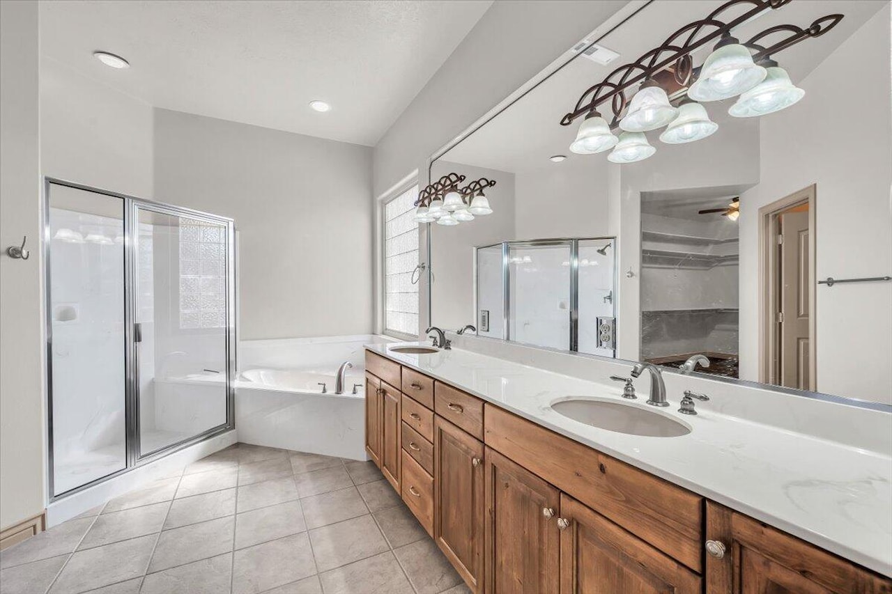 1319 W Red Butte DR Washington, UT 84780 home for sale, MLS#25-262937 - Erika Rogers Photo 19