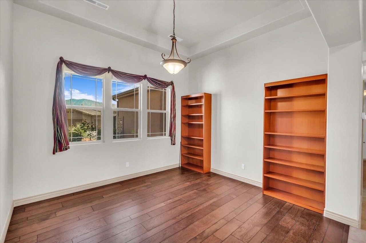 1319 W Red Butte DR Washington, UT 84780 home for sale, MLS#25-262937 - Erika Rogers Photo 20