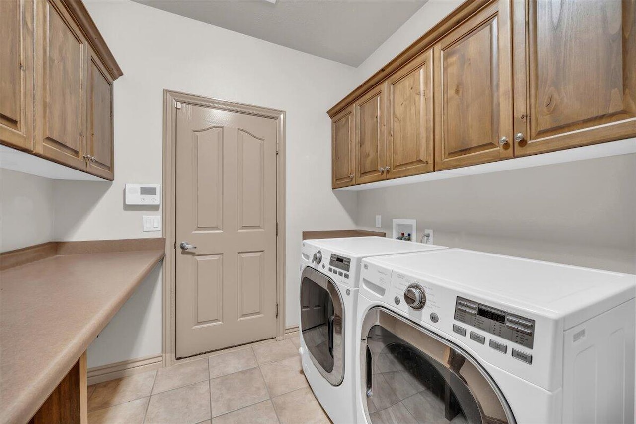 1319 W Red Butte DR Washington, UT 84780 home for sale, MLS#25-262937 - Erika Rogers Photo 21