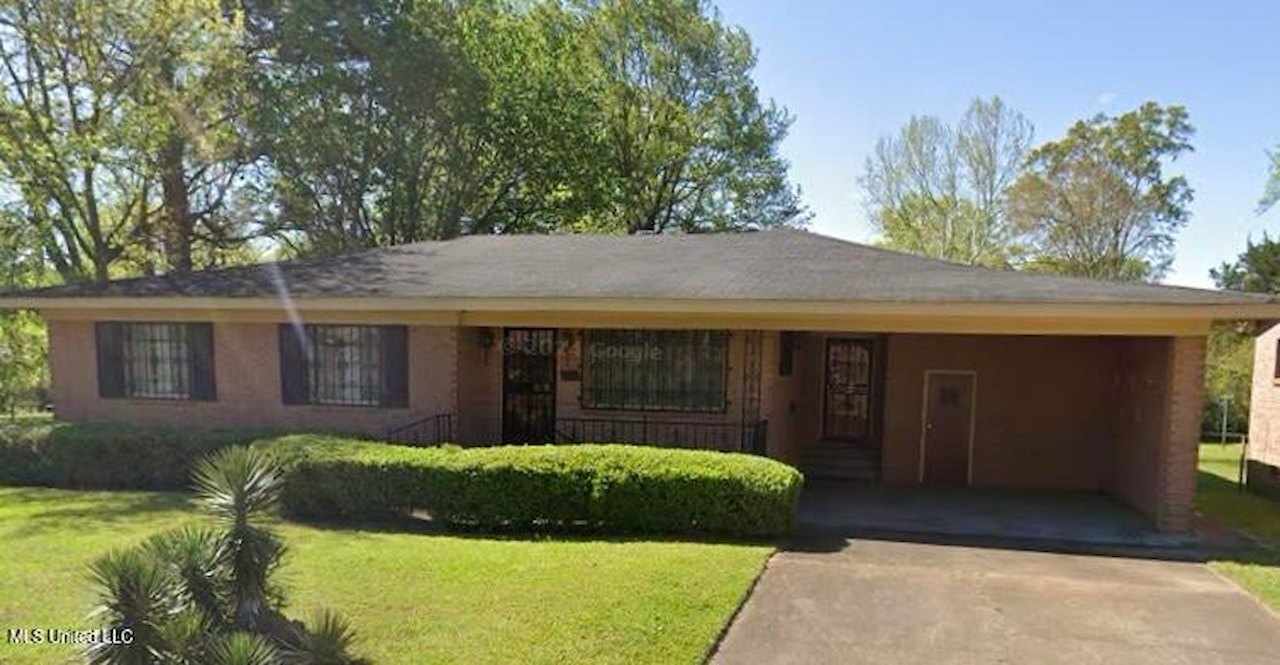2111 Margaret W Alexander Dr Jackson, MS 39213 | MLS 4118703