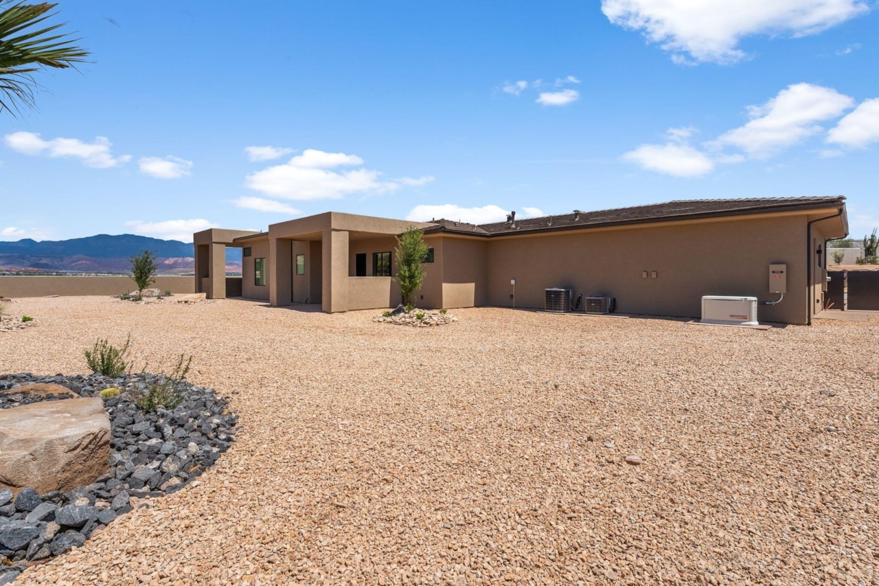 1526 S Shale DR St George, UT 84790 home for sale, MLS#25-261233 - Erika Rogers Photo 33