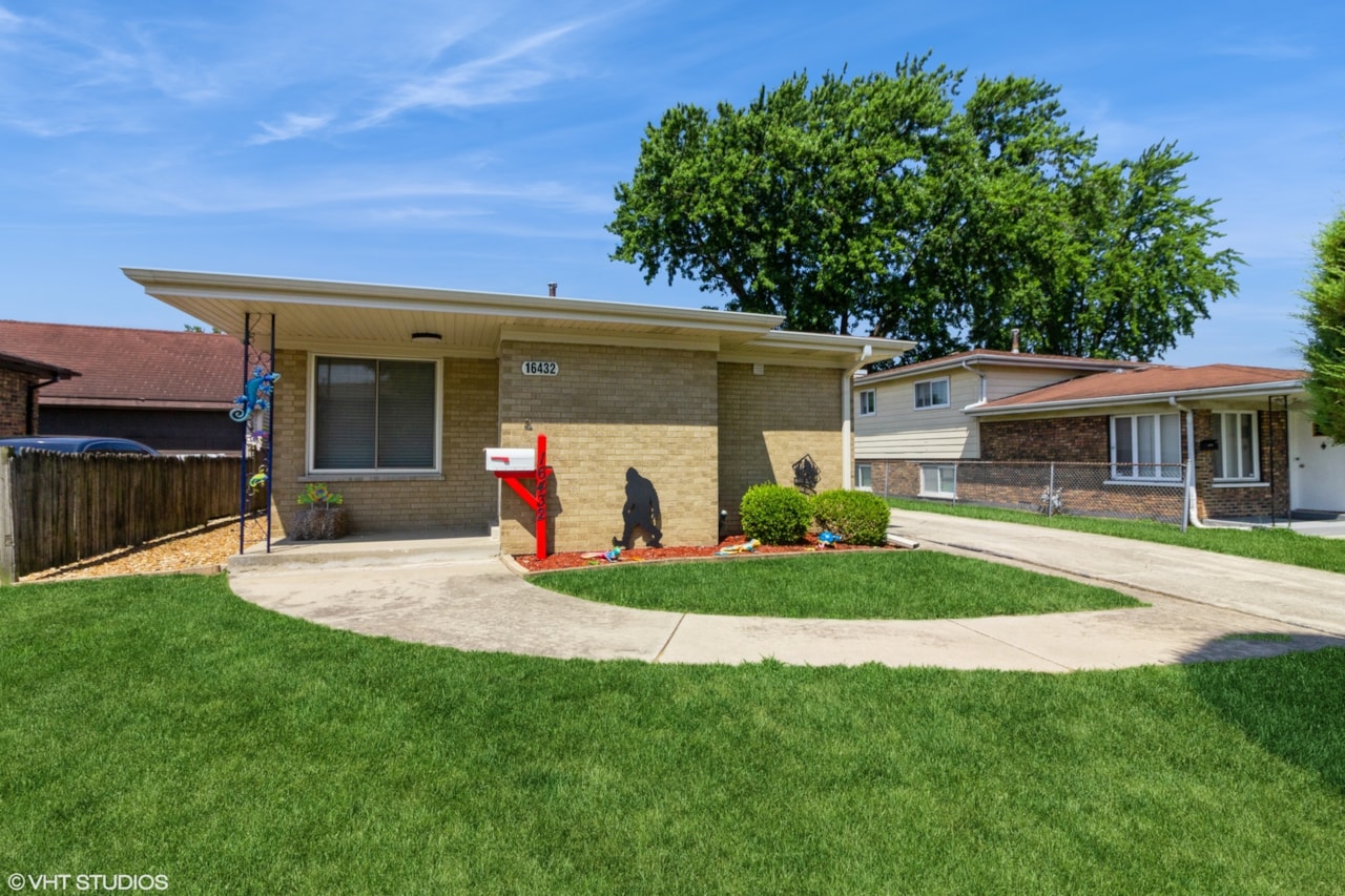 16432 Roy St Oak Forest, IL 60452 | MLS 12409167
