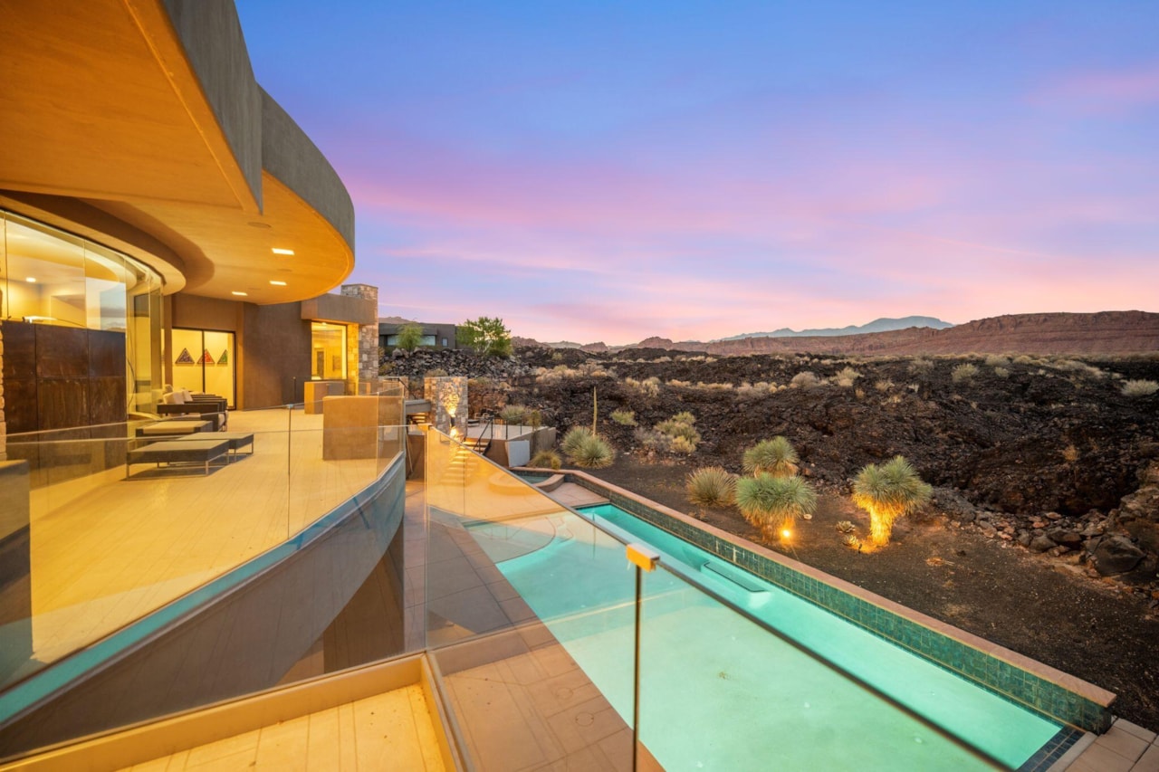 2378 N Tacheene DR St George, UT 84770 home for sale, MLS#25-263018 - Erika Rogers Photo 4