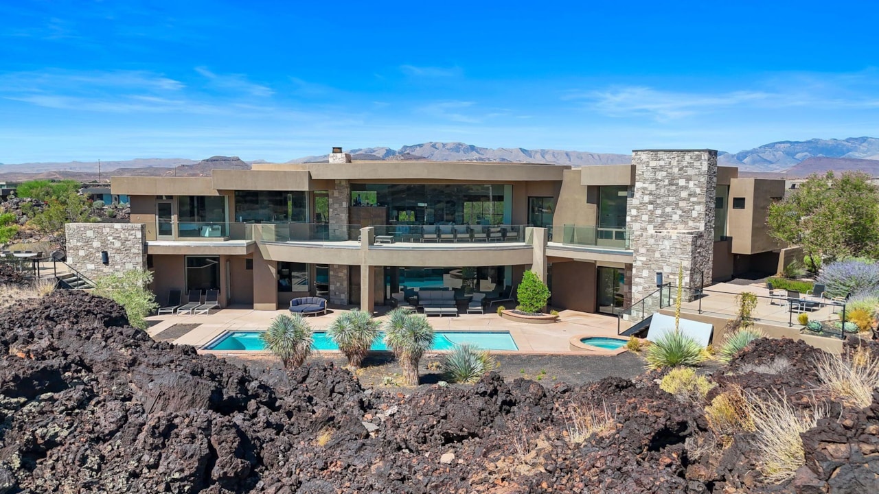 2378 N Tacheene DR St George, UT 84770 home for sale, MLS#25-263018 - Erika Rogers Photo 5