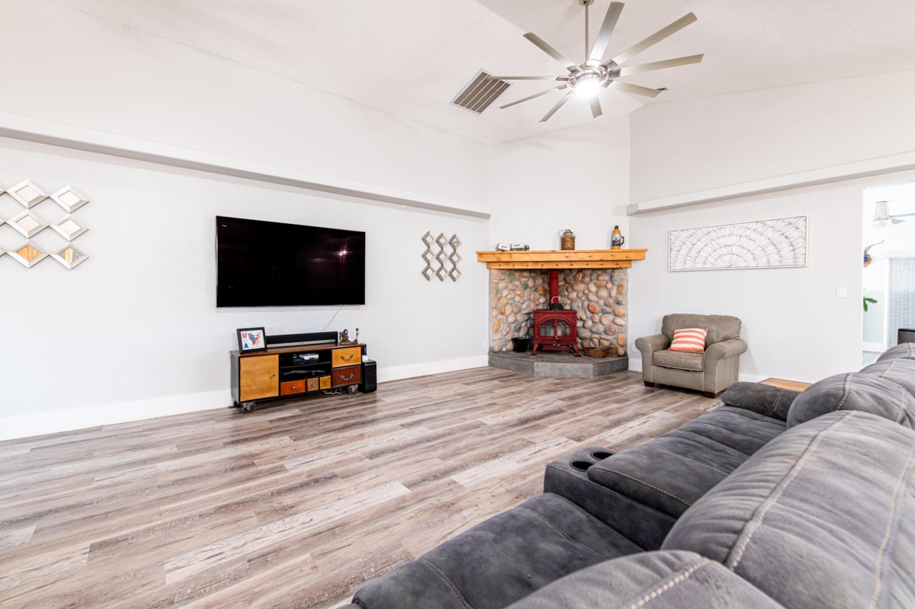 1027 S 920  W Hurricane, UT 84737 home for sale, MLS#25-259119 - Erika Rogers Photo 6