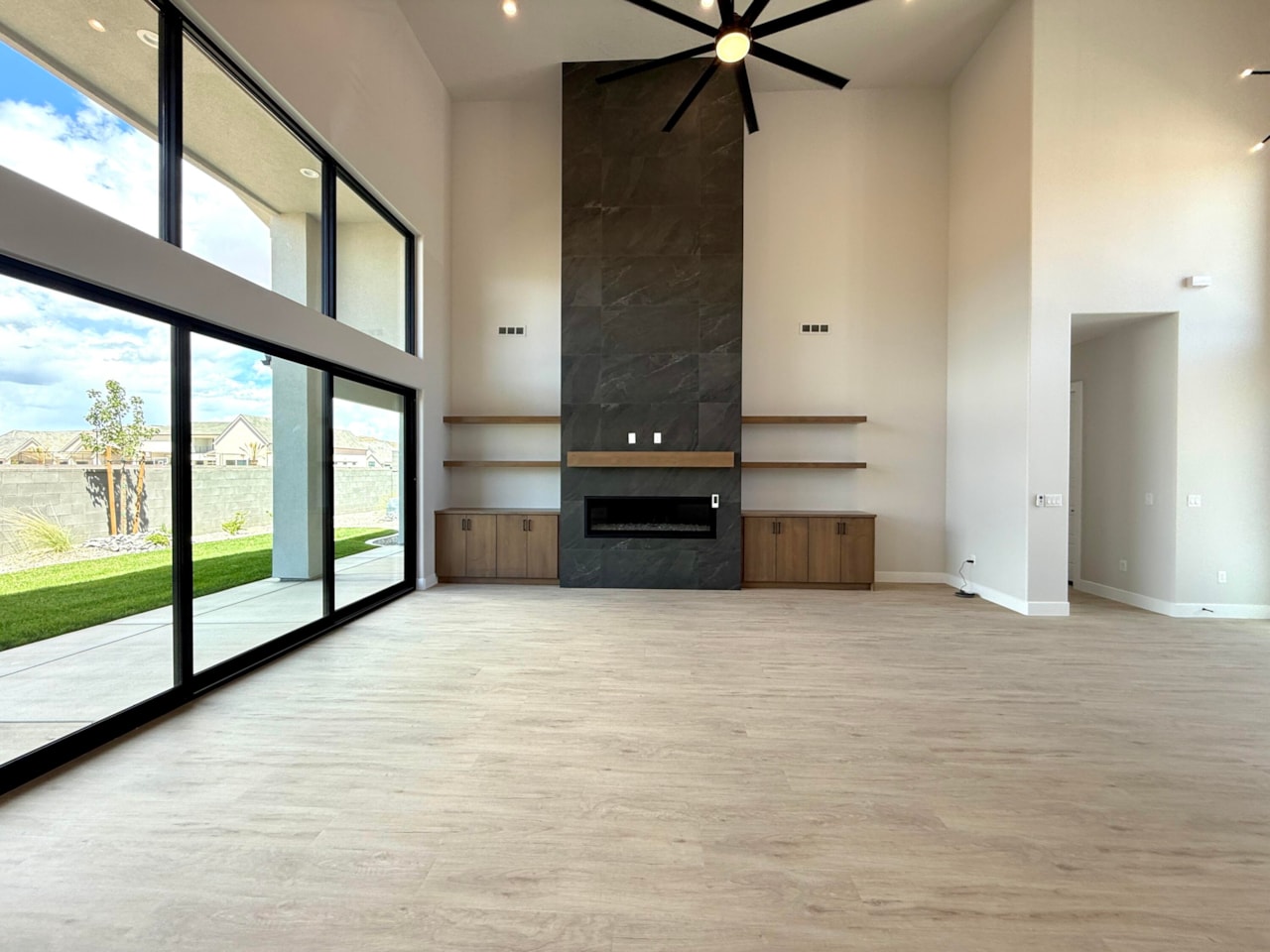 422 W Lamond CIR Washington, UT 84780 home for sale, MLS#25-257905 - Erika Rogers Photo 6