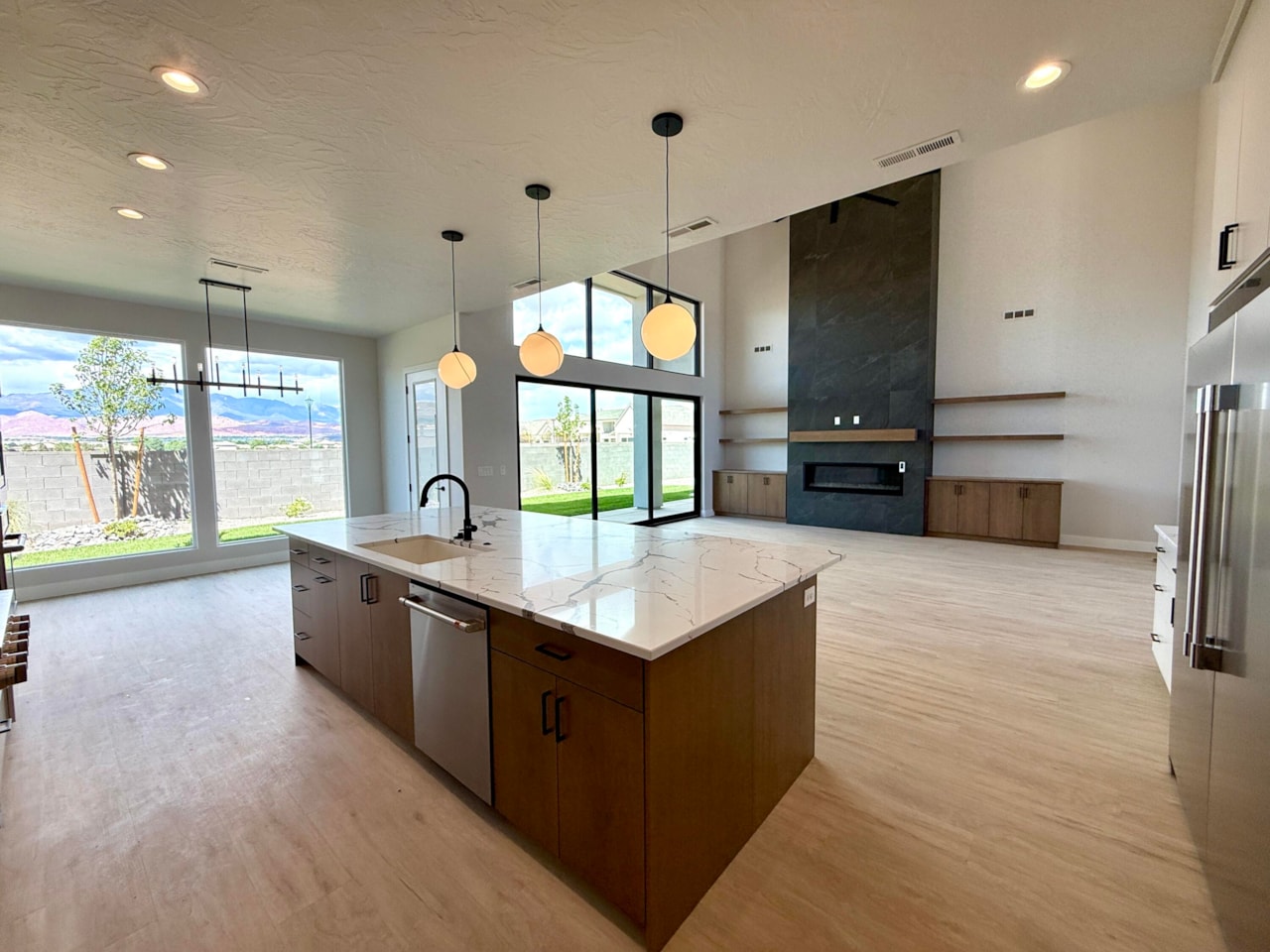 422 W Lamond CIR Washington, UT 84780 home for sale, MLS#25-257905 - Erika Rogers Photo 10