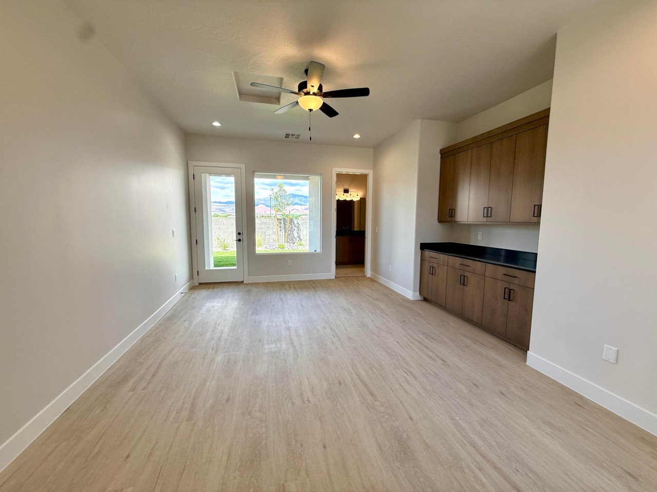 422 W Lamond CIR Washington, UT 84780 home for sale, MLS#25-257905 - Erika Rogers Photo 12