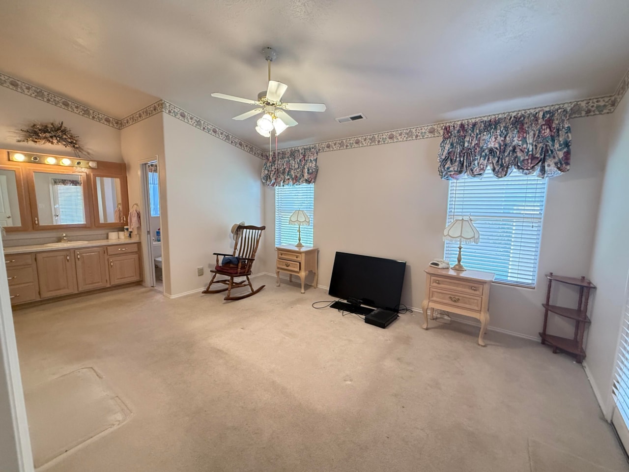 210 N Mall DR #86 St George, UT 84770 home for sale, MLS#25-263141 - Erika Rogers Photo 6