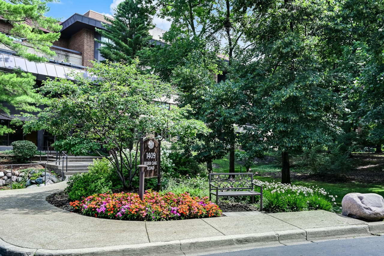 1409 Burr Oak Rd #414A Hinsdale, IL 60521 | MLS 12414085