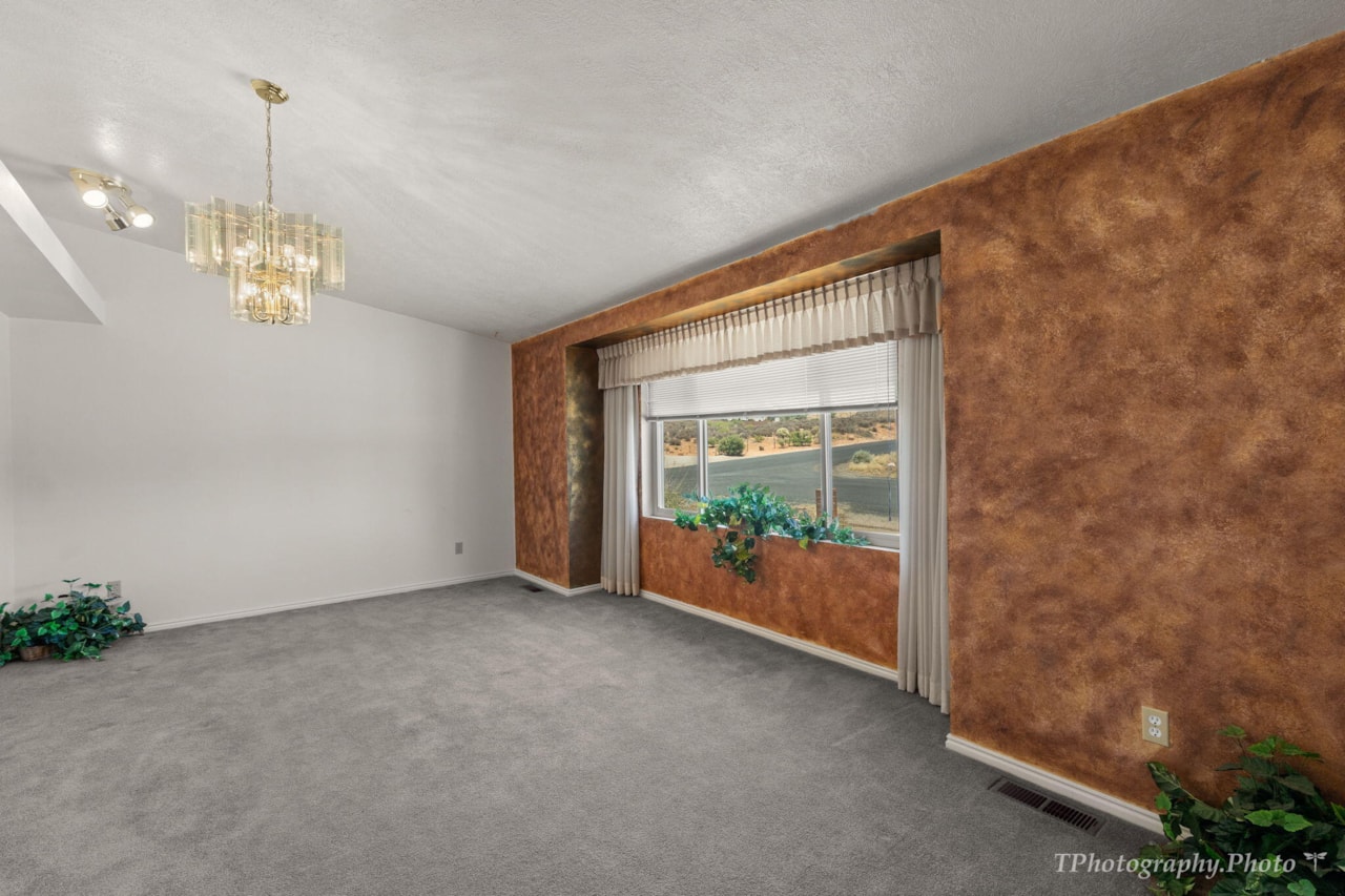 5805 N 1400  W St George, UT 84770 home for sale, MLS#25-263184 - Erika Rogers Photo 8