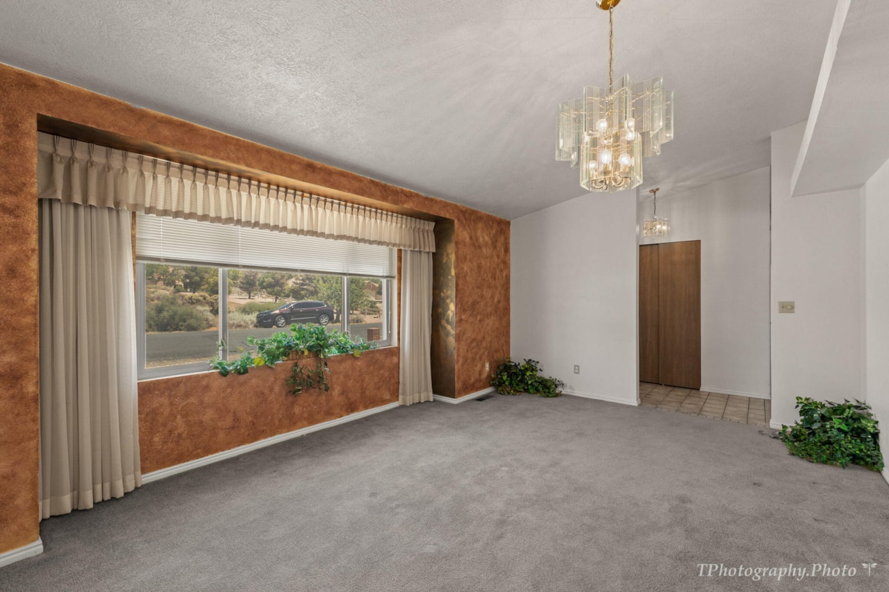 5805 N 1400  W St George, UT 84770 home for sale, MLS#25-263184 - Erika Rogers Photo 9