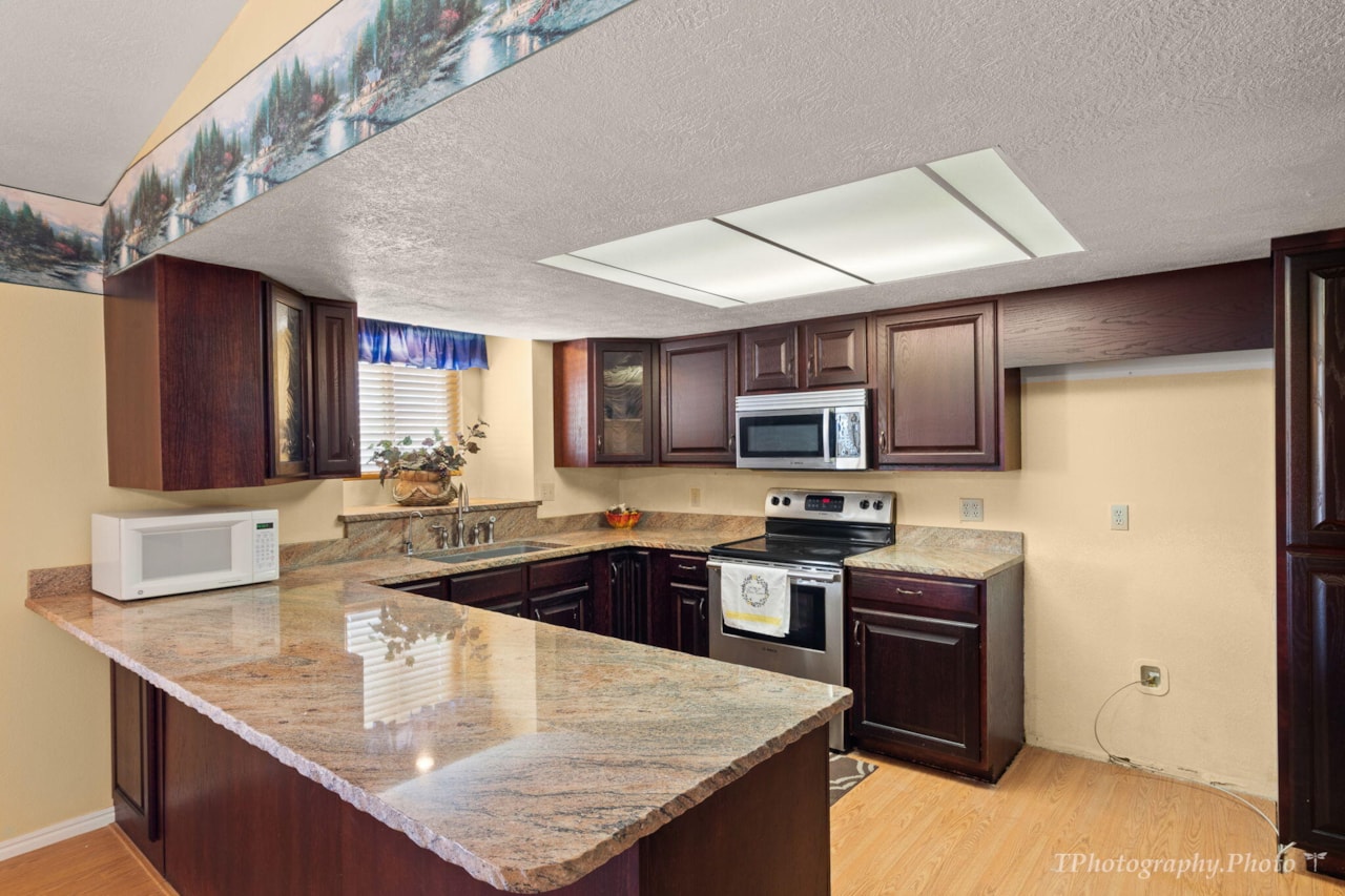 5805 N 1400  W St George, UT 84770 home for sale, MLS#25-263184 - Erika Rogers Photo 13